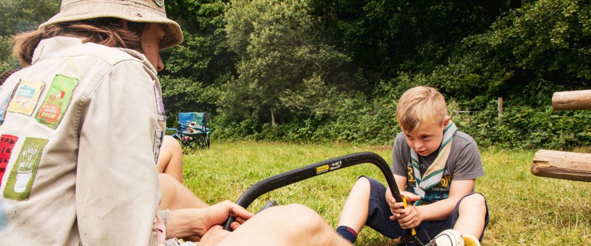 Leider en akabeër zagen op scoutskamp